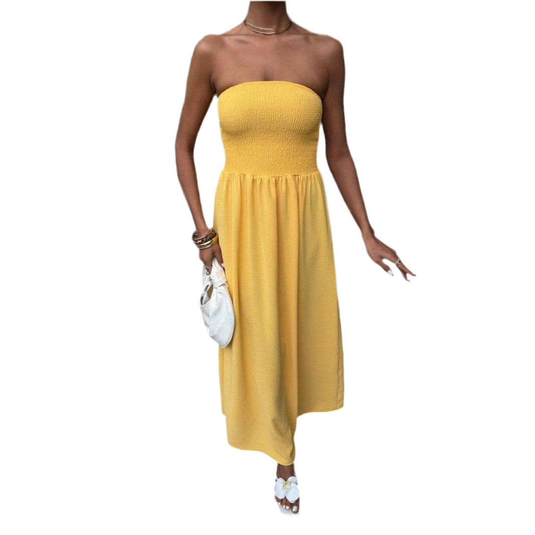 SolBliss – Axelbandslös smockad midiklänning