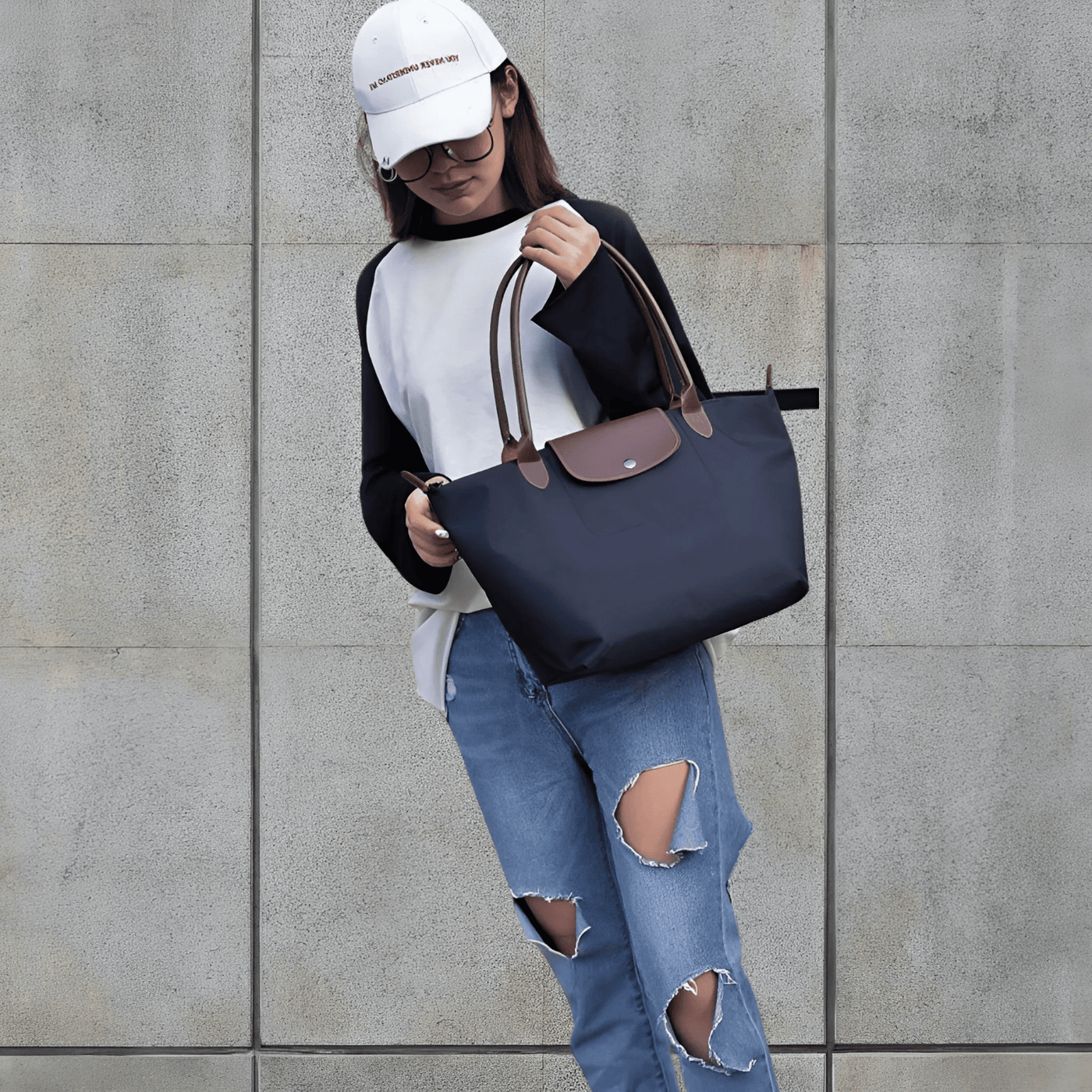 Oxforte – Elegant Axelväska i Oxfordtyg och Läderdetaljer